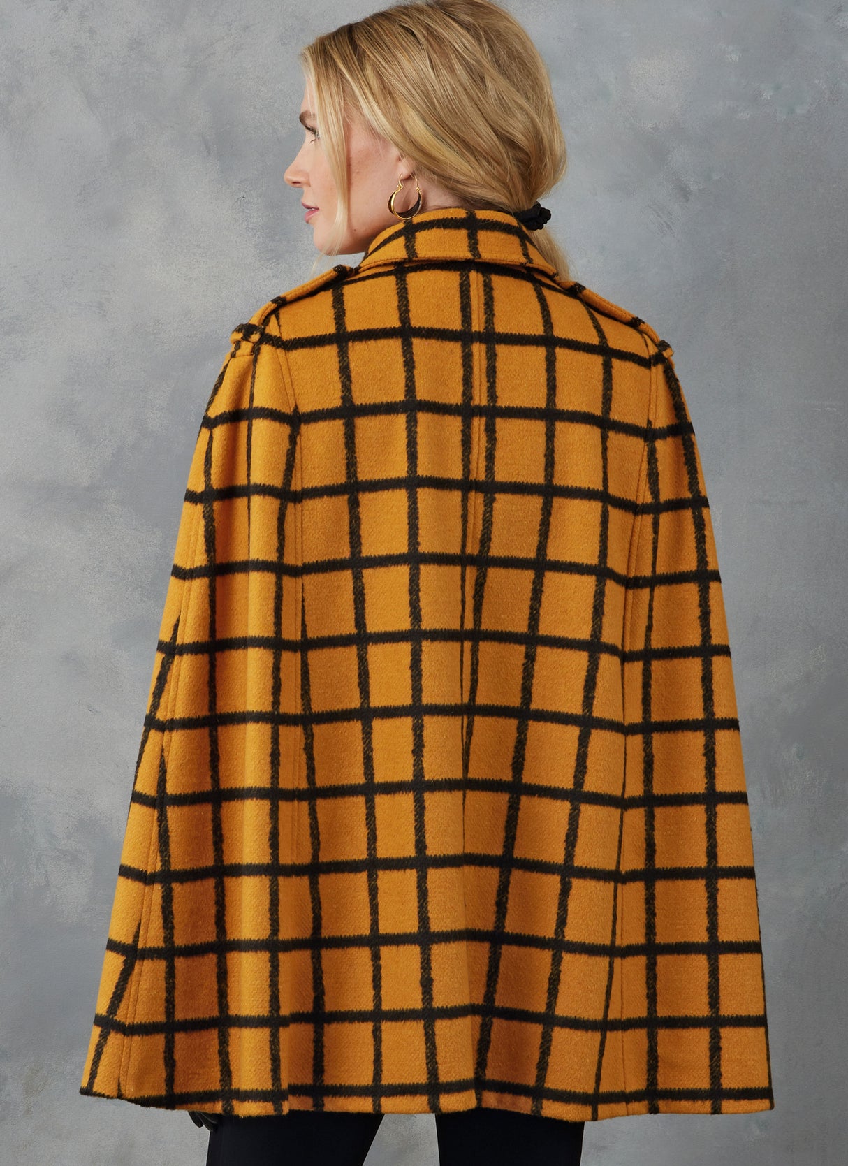 Patron Vogue n°2054 - Cape élégante avec ceinture