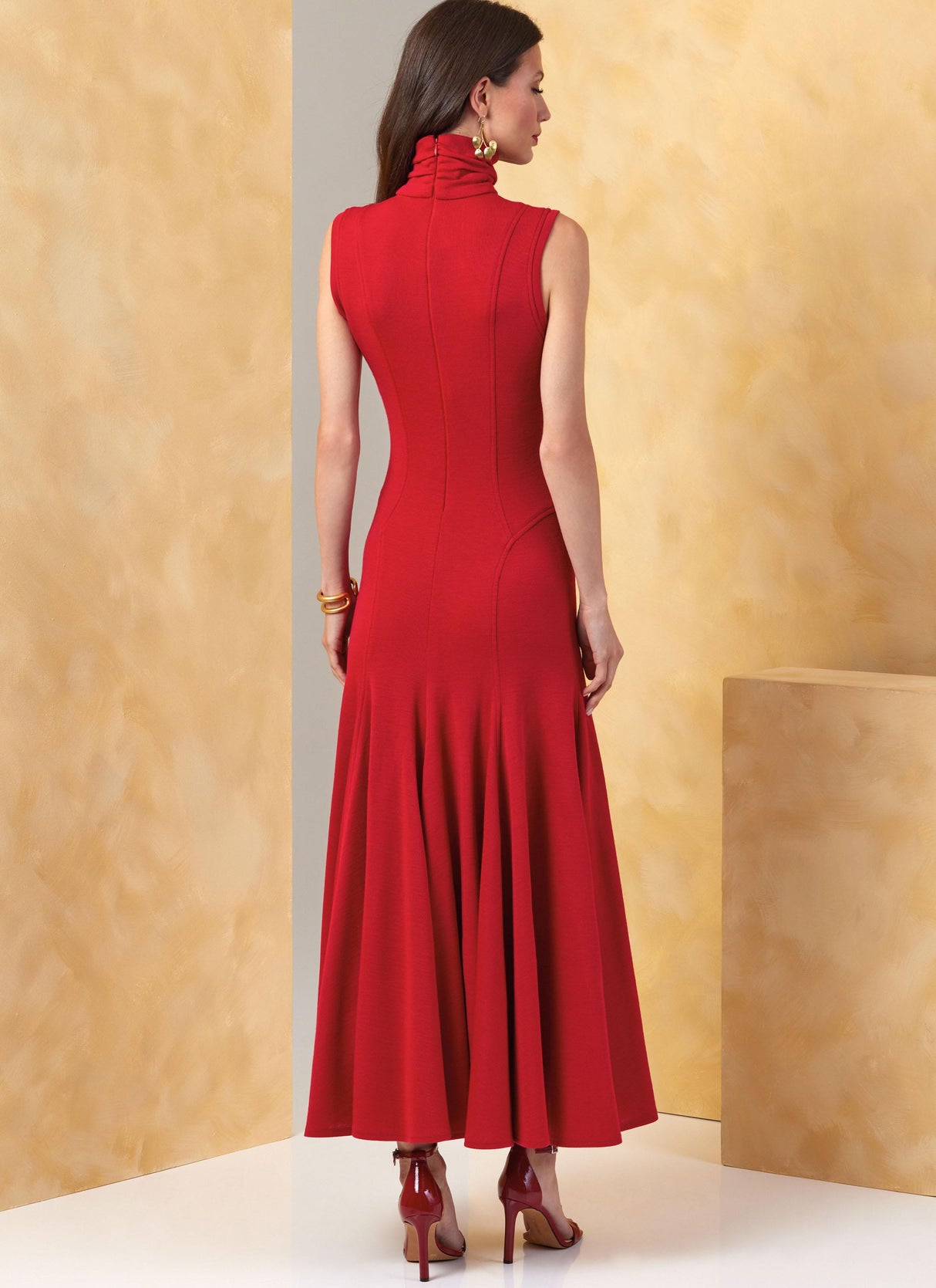 Patron Vogue n°2064 - Robe en maille élégante avec variations de manches et de longueur
