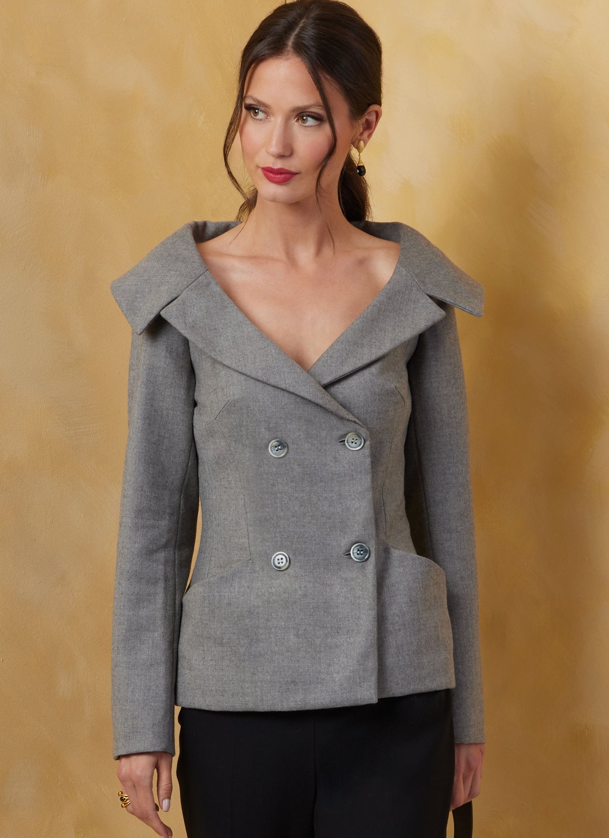 Patron Vogue n°2073 - Veste ajustée avec variations de manches