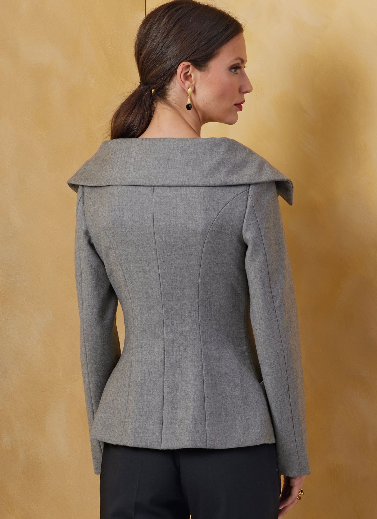 Patron Vogue n°2073 - Veste ajustée avec variations de manches