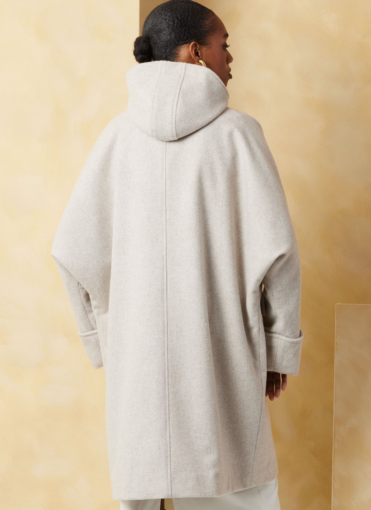 Patron Vogue n°2075 - Manteau ample avec manches dolman et options de col