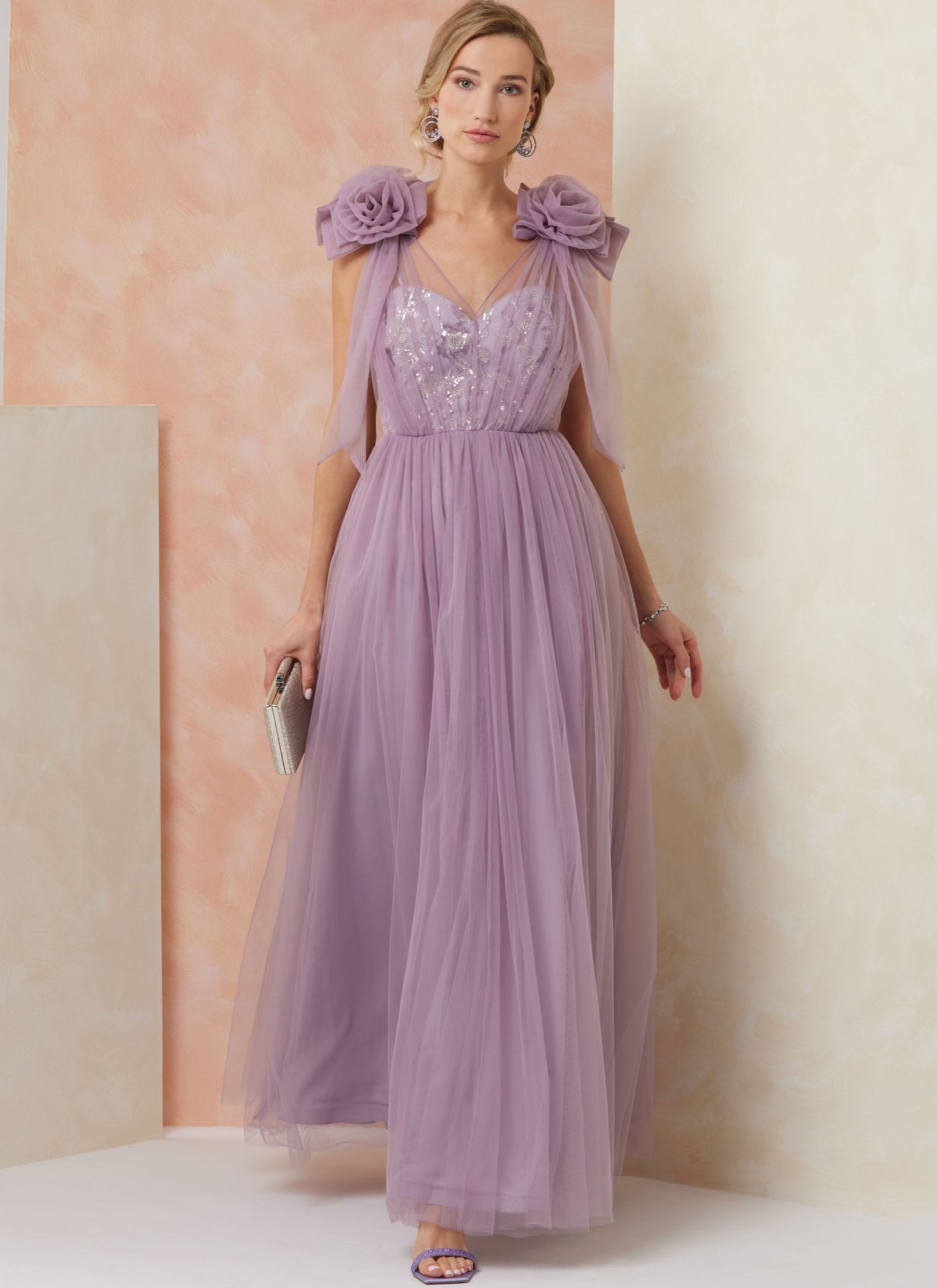 Patron Vogue n°2108 - Robe longue bustier et tulle brodé