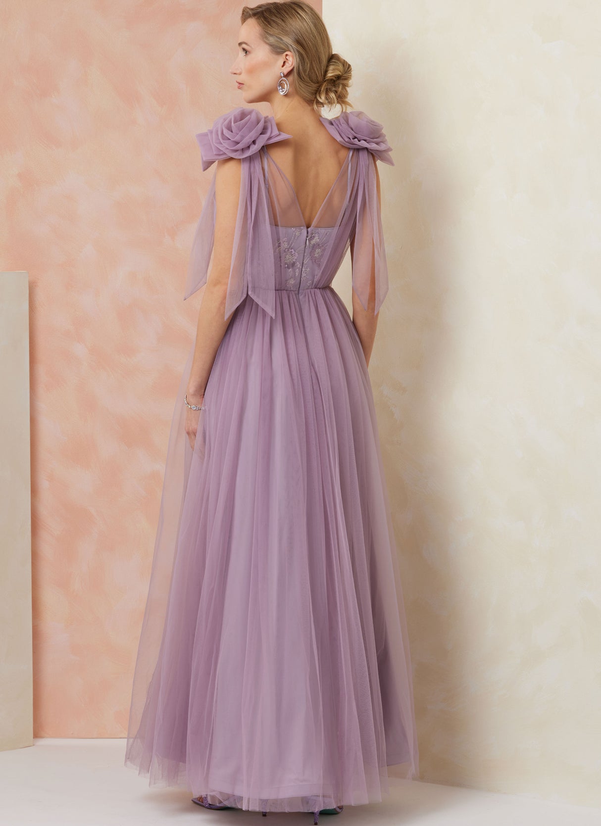 Patron Vogue n°2108 - Robe longue bustier et tulle brodé