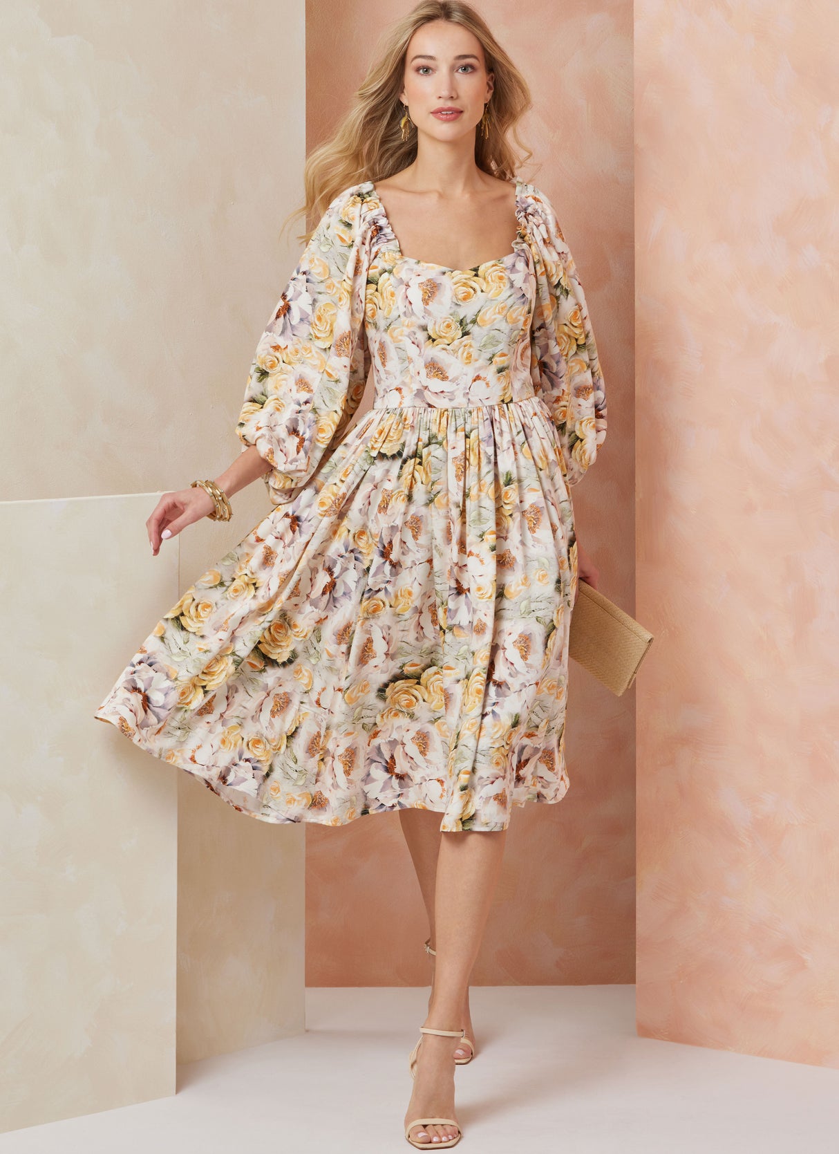 Patron Vogue n°2109 - Robe ajustée longue ou midi cœur & manches