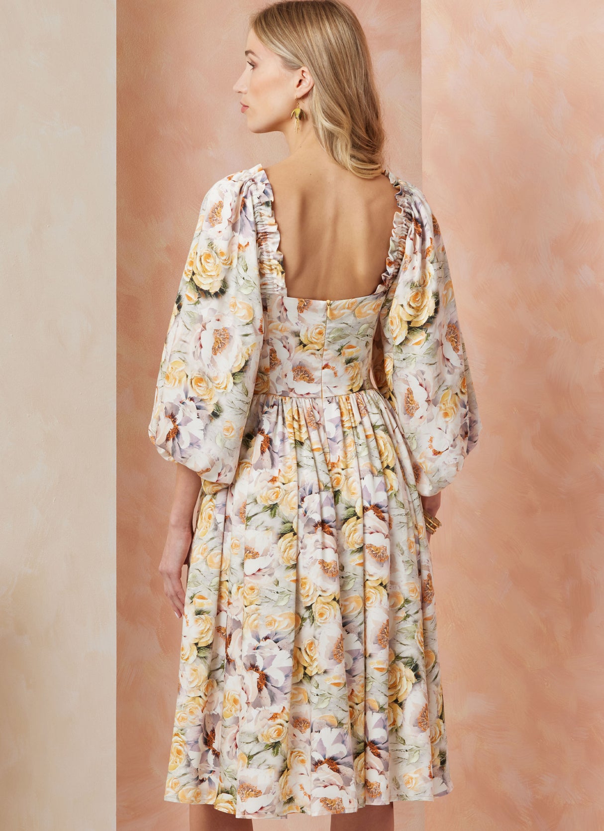 Patron Vogue n°2109 - Robe ajustée longue ou midi cœur & manches