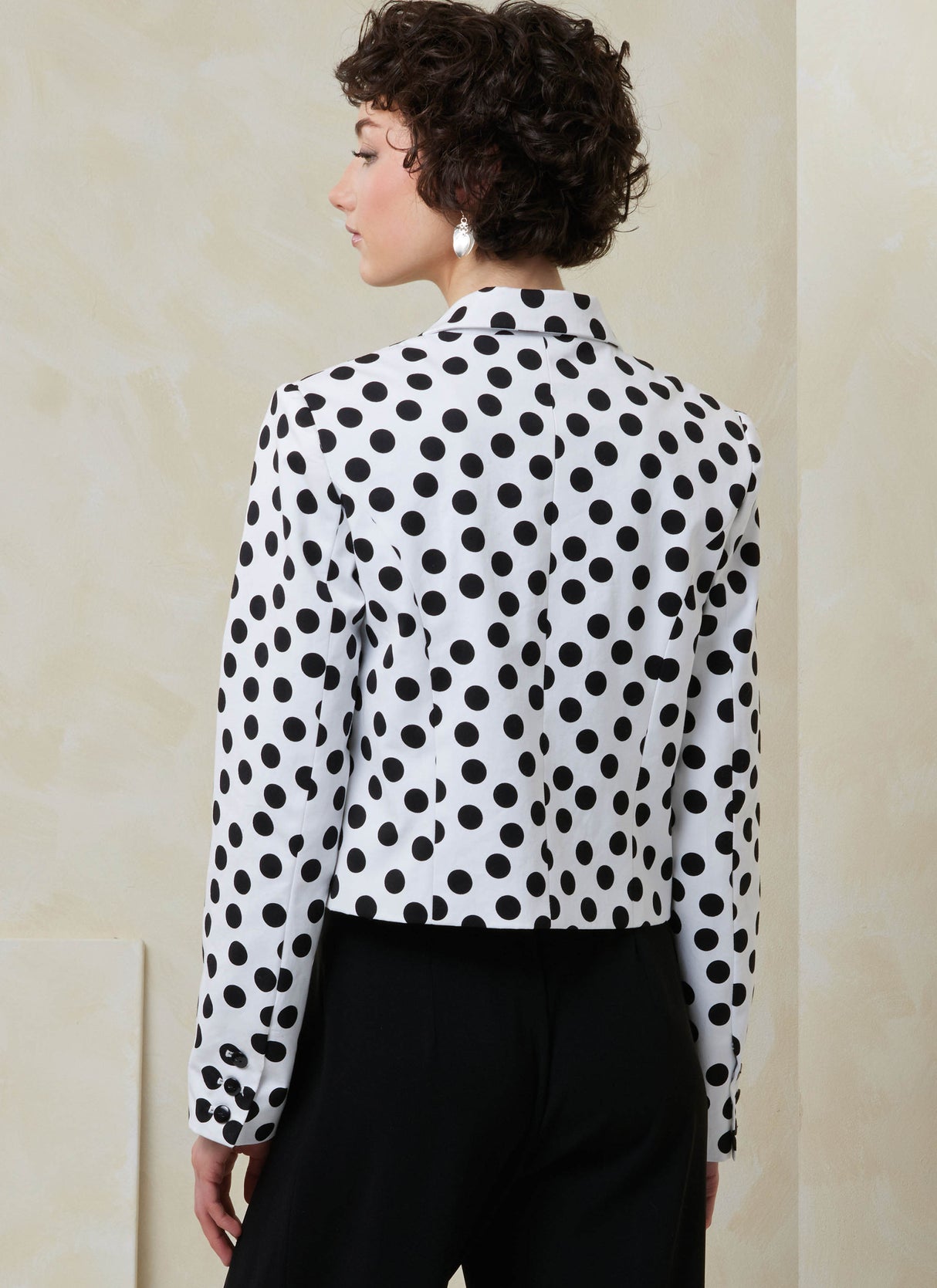 Patron Vogue n°2114 - Veste courte structurée à détails chics