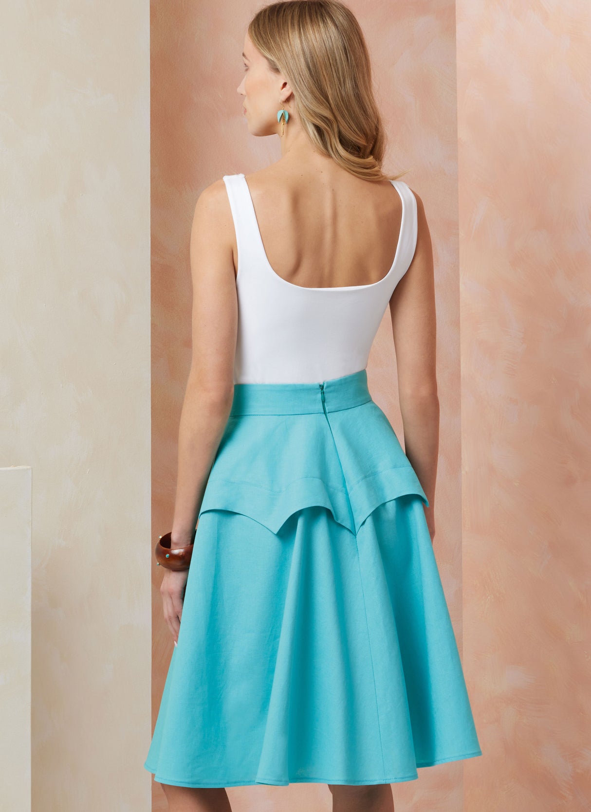 Patron Vogue n°2116 - Jupe peplum ajustée mi‑longue ou midi
