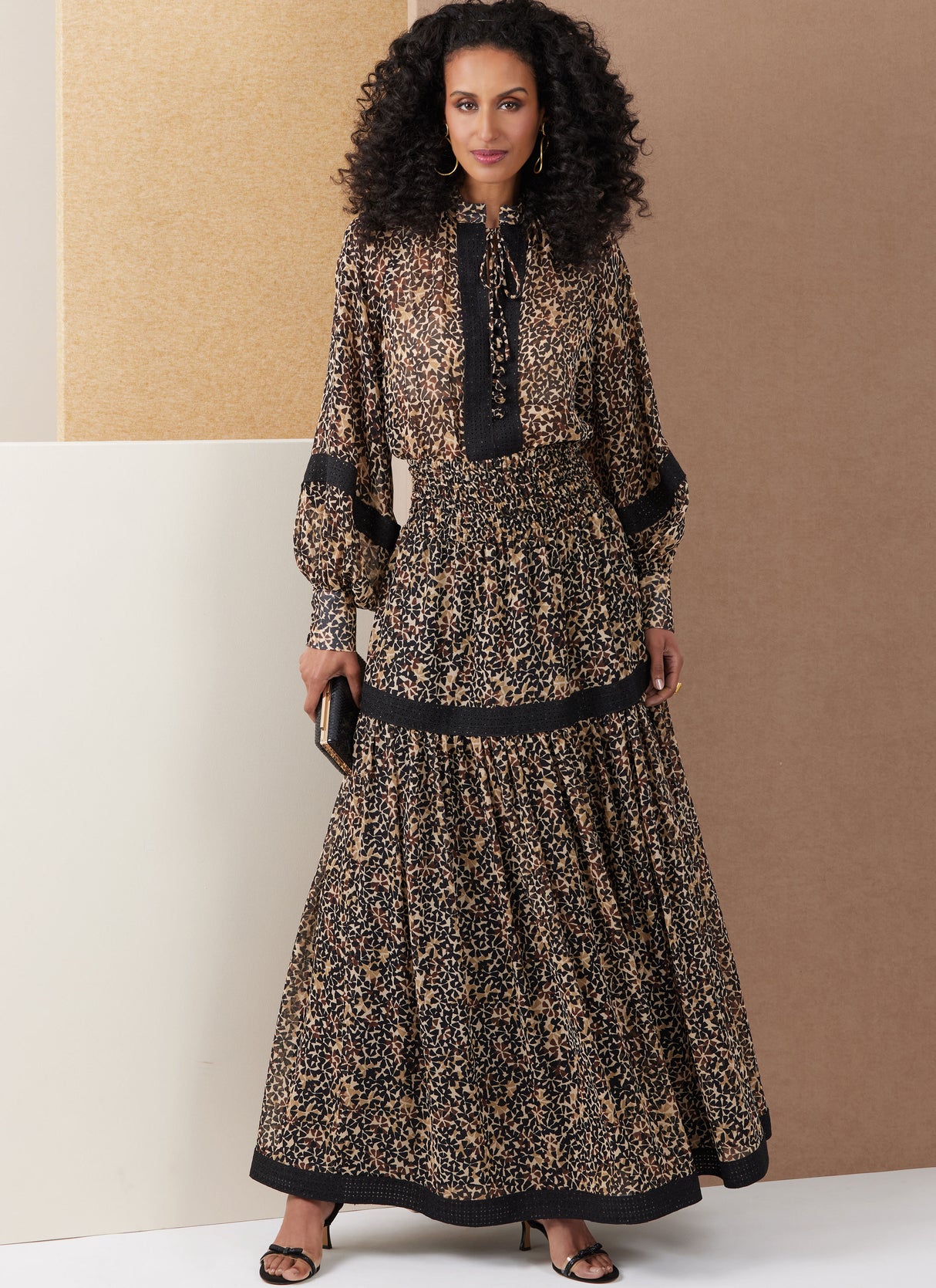 Patron Vogue n°2127 - Blouse à manches raglan & jupe maxi à volants