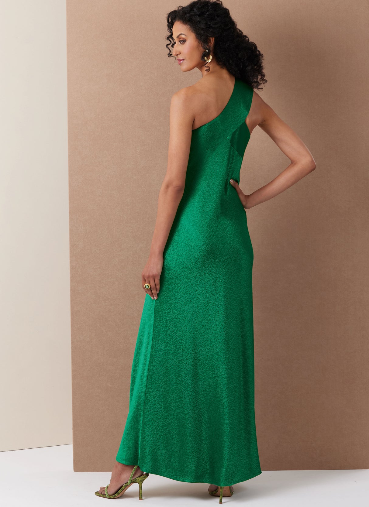 Patron Vogue n°2130 - Robe une épaule coupe biais