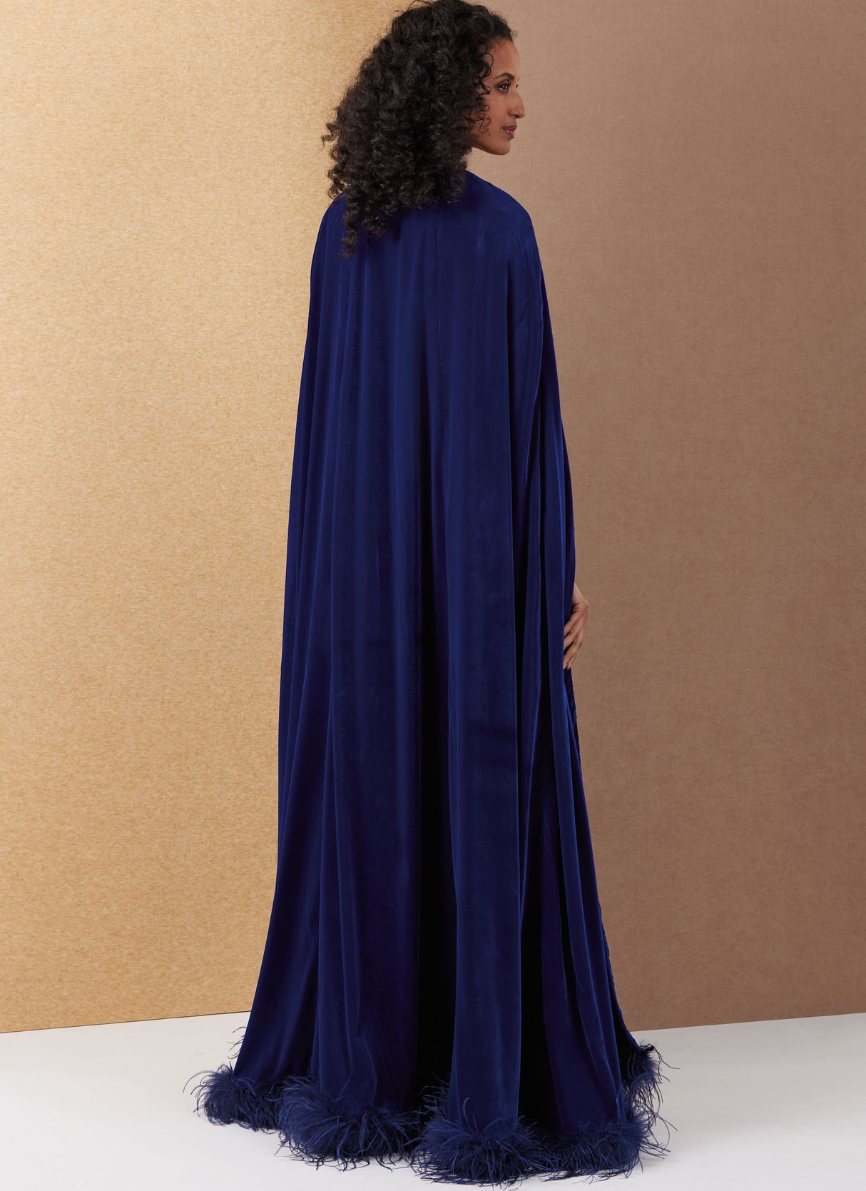 Patron Vogue n°2132 – Cape longue & robe fourreau