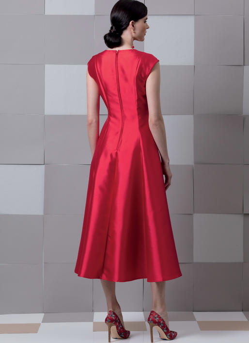 Patron Vogue n°9292 - Robe élégante avec encolure plongeante et faux plastron