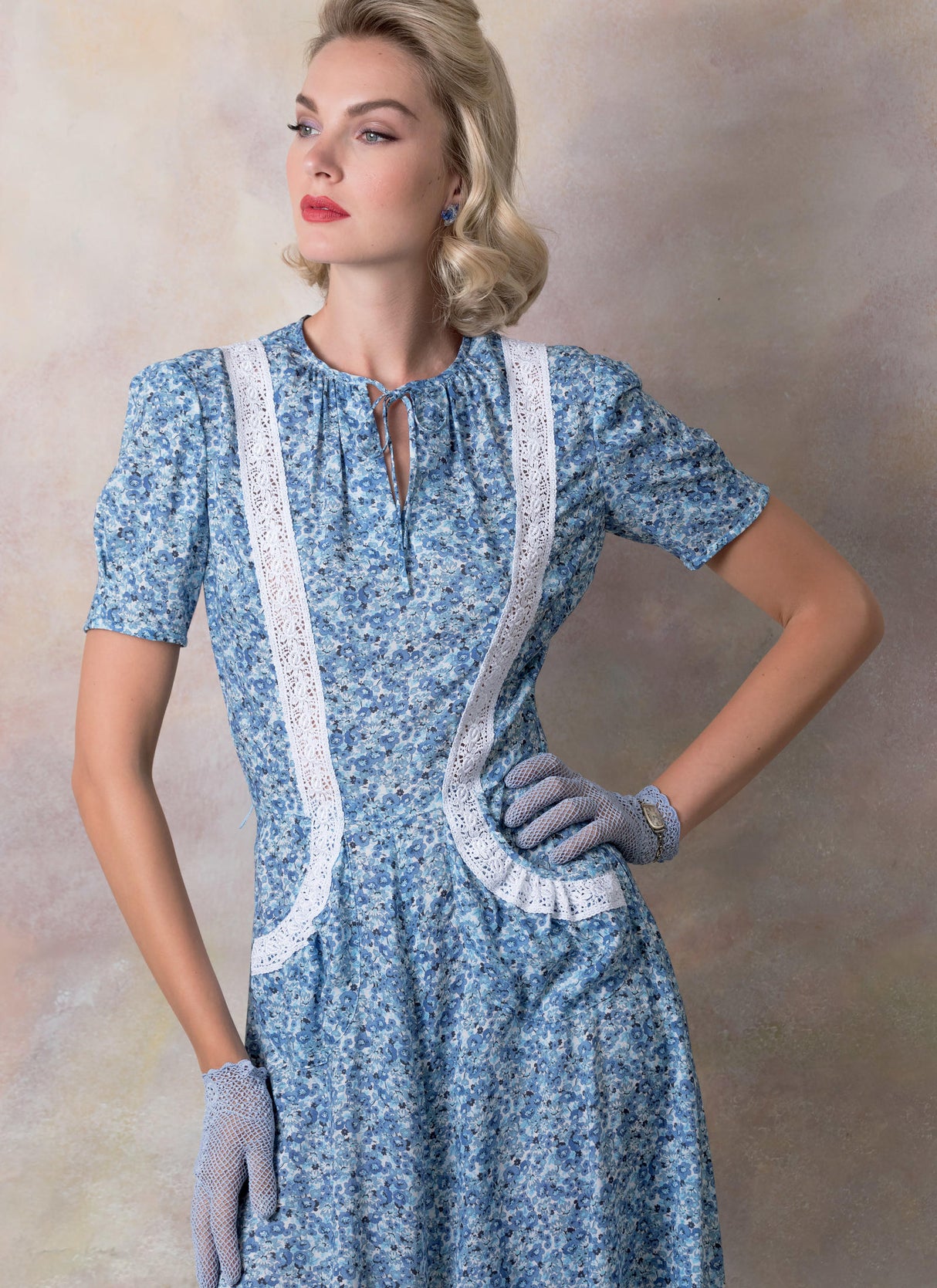 Patron Vogue n°9294 - Robe ajustée style années 1930 avec variations d'encolure