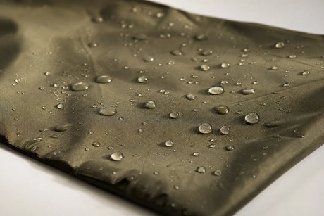 Tissu déperlant vs imperméable : quel tissu choisir pour l'extérieur ?