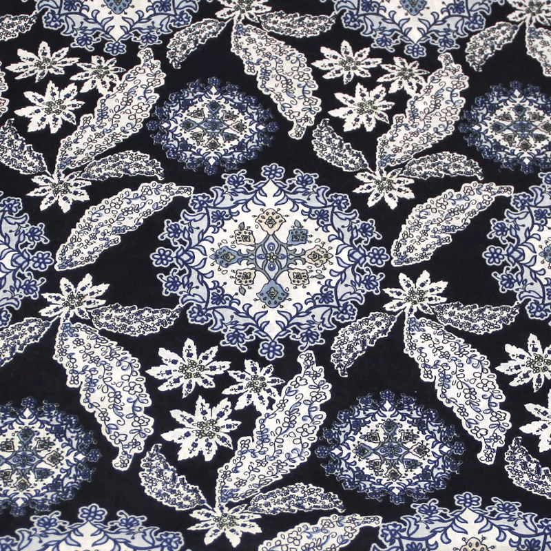 Batiste 100% coton - Rosace florale bleu marine