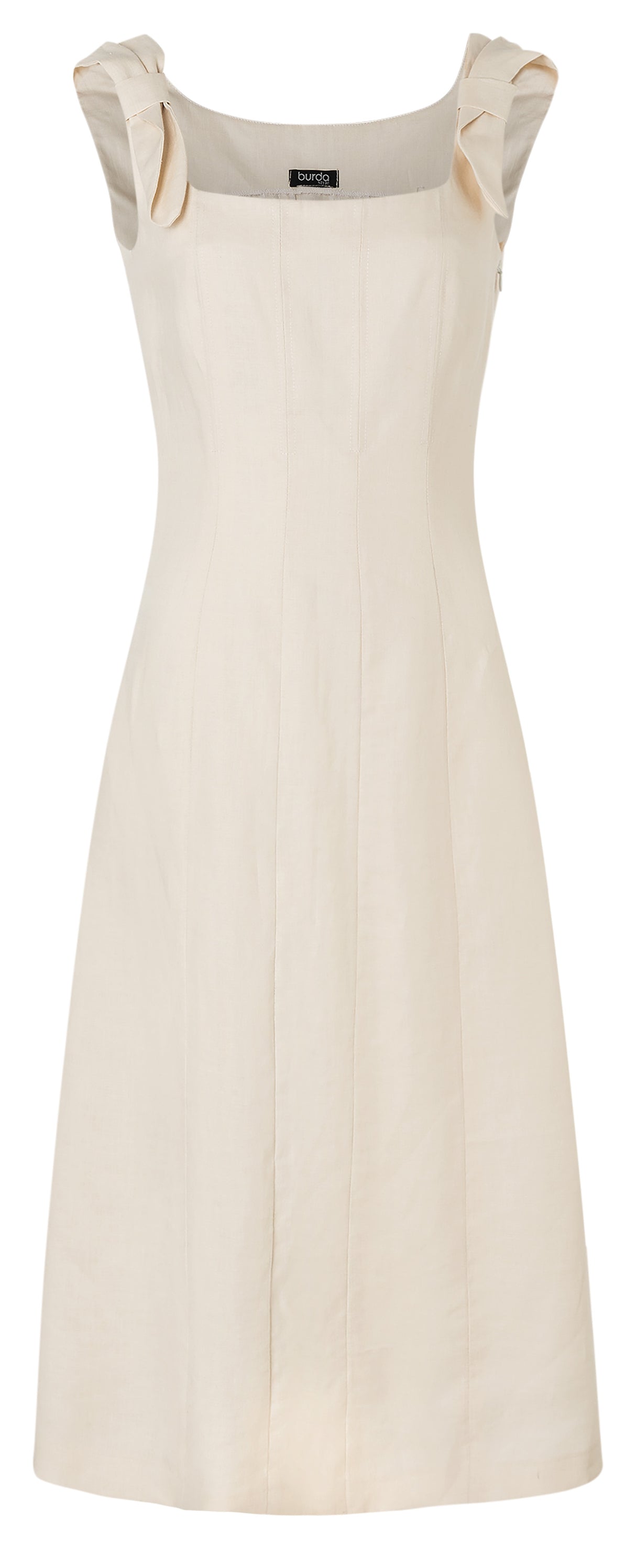 Patron Burda n°5736 – Robe à panneaux et bretelles nouées