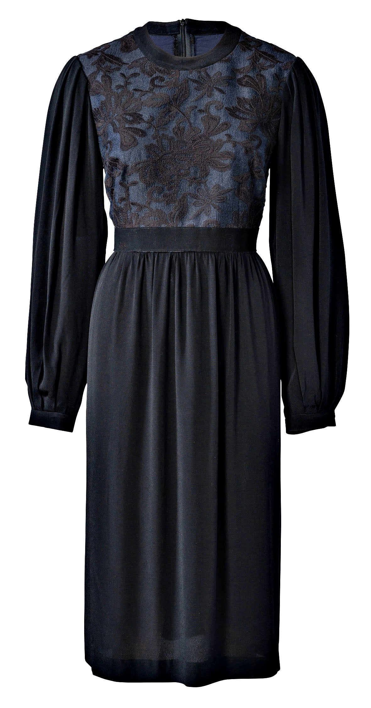 Patron Burda n°5784 – Robe Élégante avec Manches Volumineuses