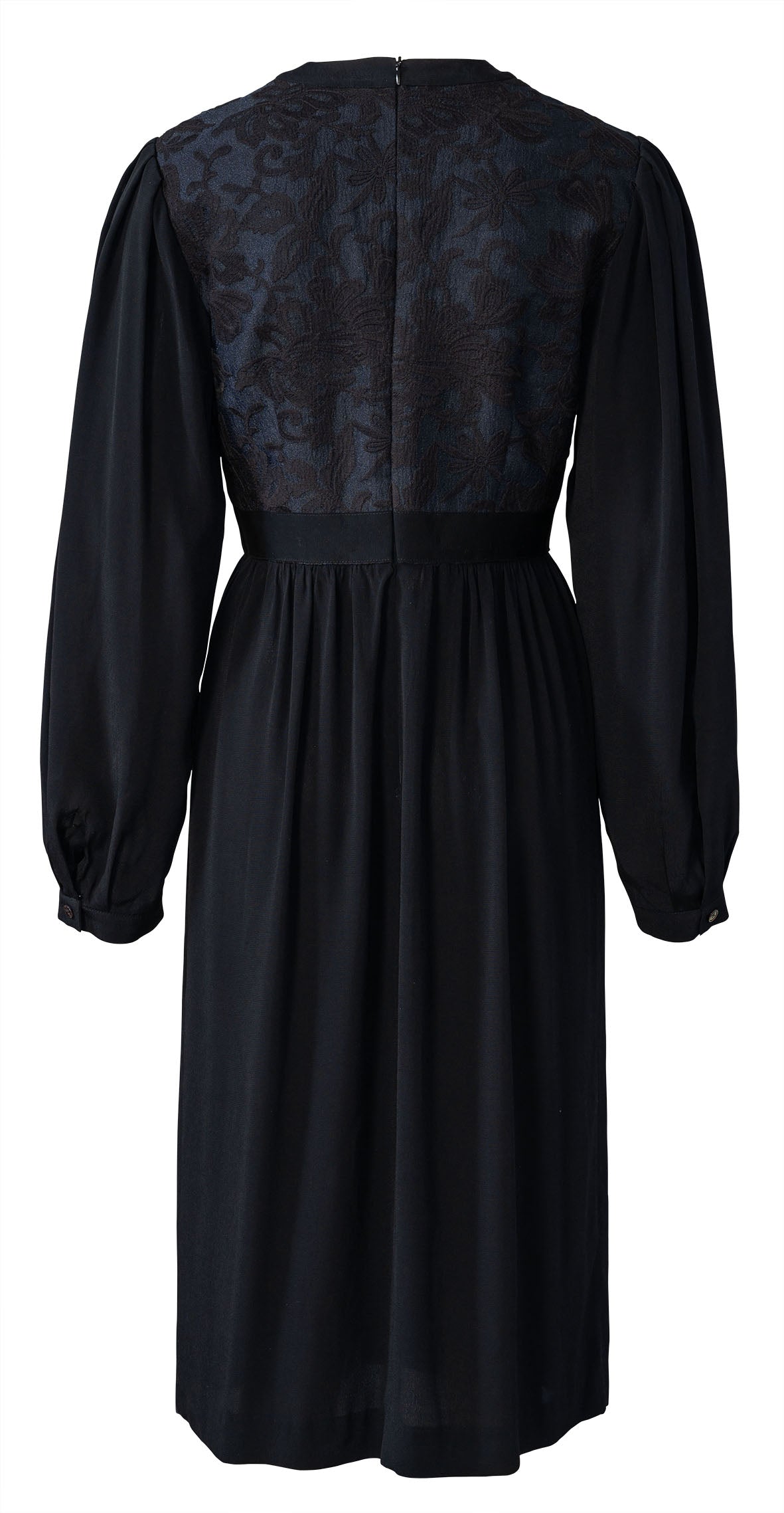 Patron Burda n°5784 – Robe Élégante avec Manches Volumineuses