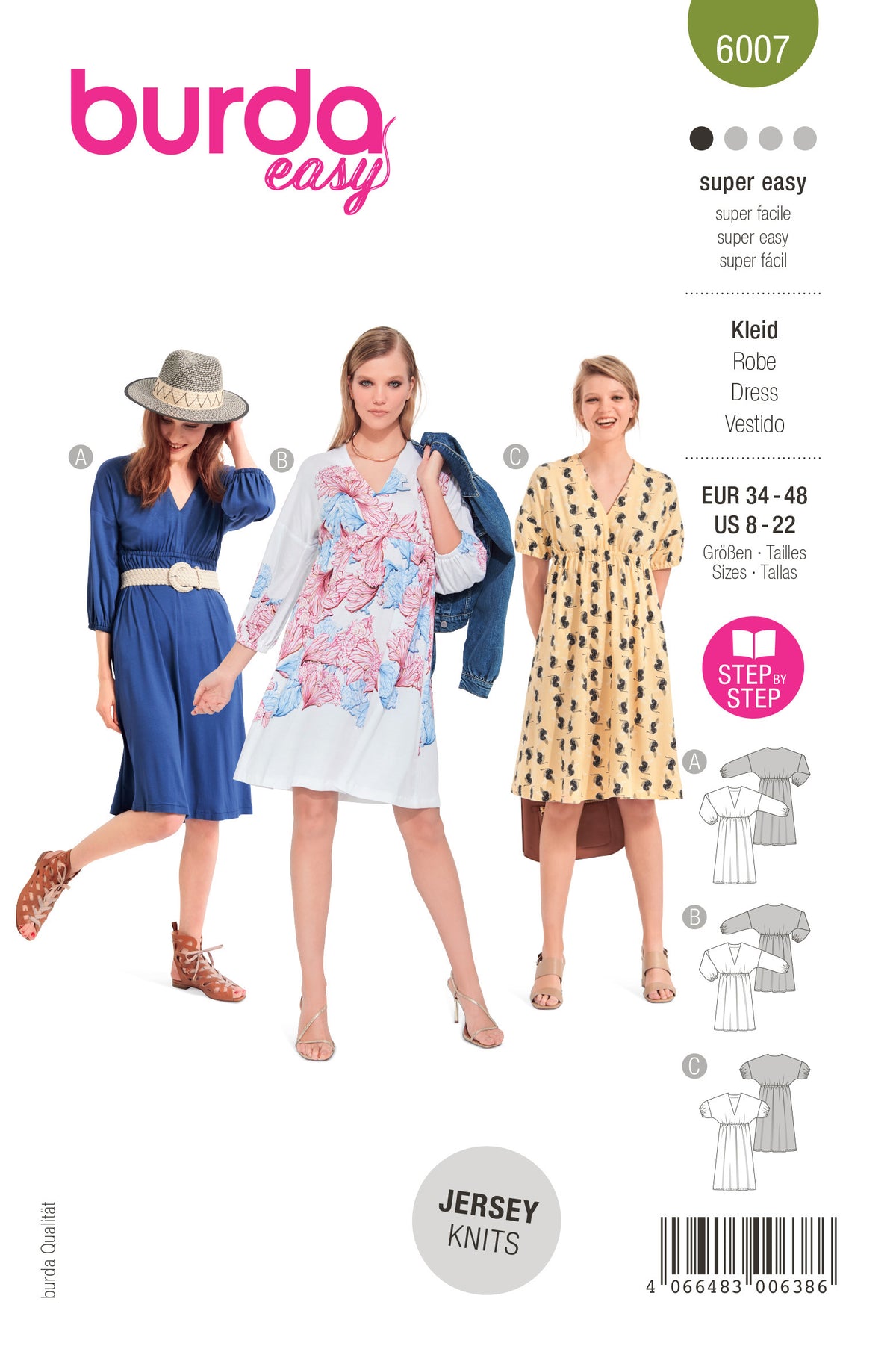Trois jeunes femmes portent des robes d’été Burda Easy, style kimono et imprimé, avec accessoires et chaussures. Partie droite: robe à petites fleurs.Étiquette “Jersey Knits”. Taille EUR 34-48.