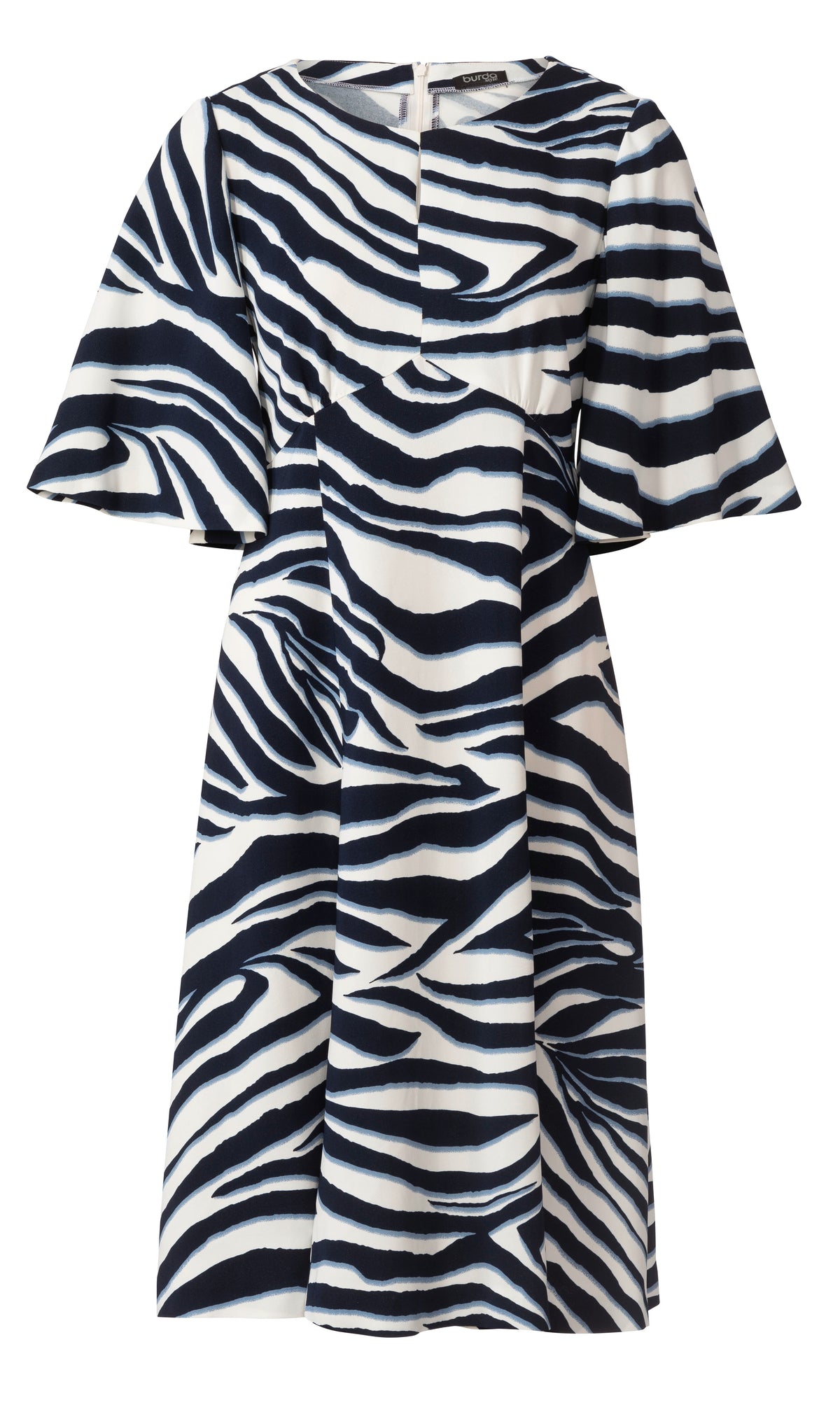 Patron Burda n°6133 – Robe féminine à jupe évasée
