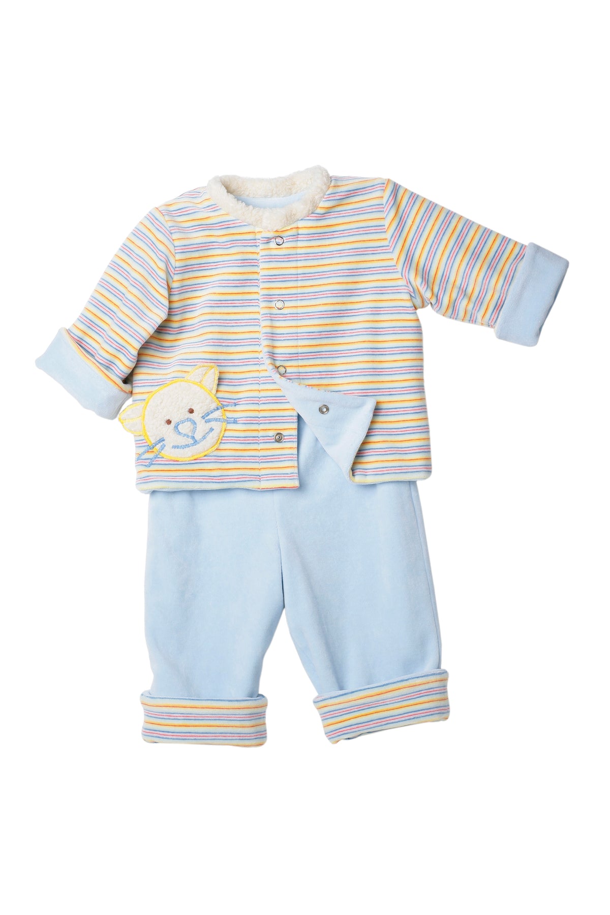 Ensemble bébé pastel: veste à rayures multicolores avec doublure peluche, pantalon bleu clair et moufles orné d’un petit visage.