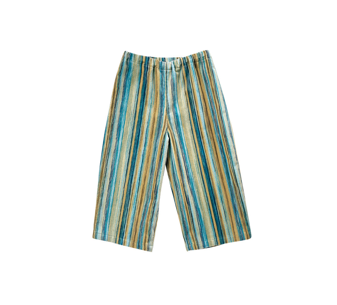 Pantalon zébré à rayures bleu, vert et beige, coupe ample et taille élastique, style estivale.