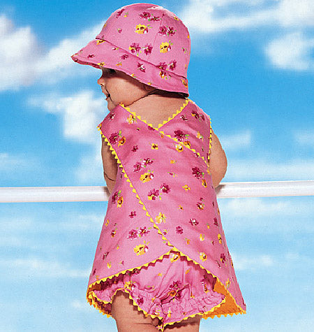 Patron Butterick n°5625 – Ensemble pour bébé : barboteuse, chasuble, culotte et chapeau