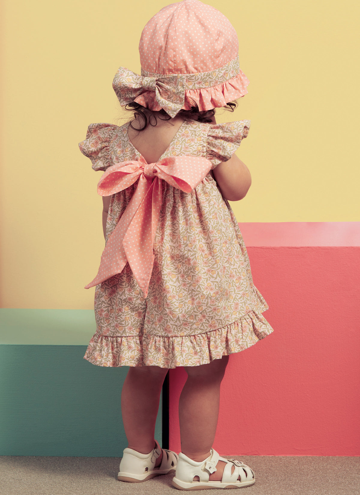 Patron Butterick n°6935 – Ensemble haut, culotte et chapeau pour bébé