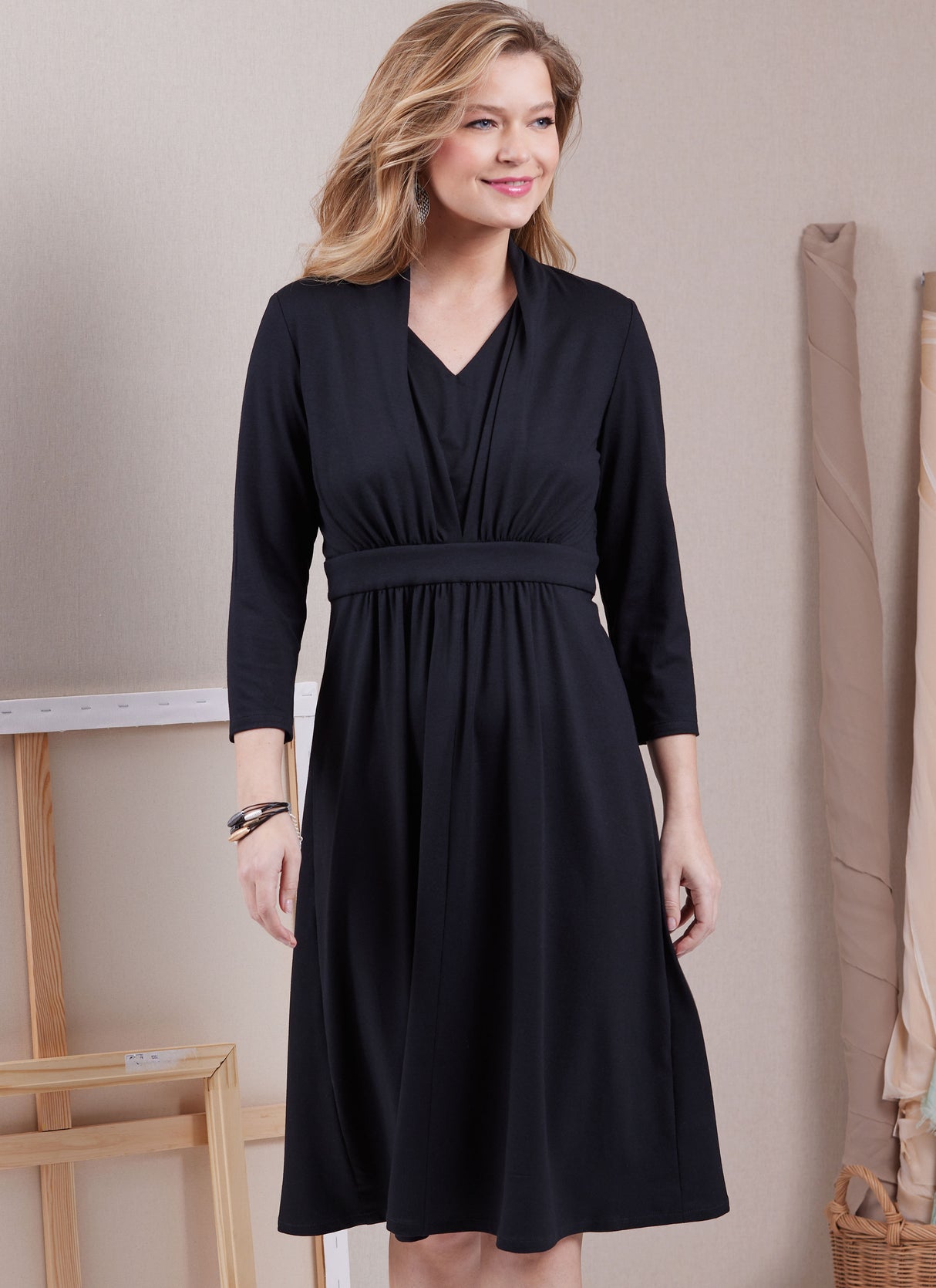 Patron Butterick n°6940 – Robe en maille avec ceinture froncée