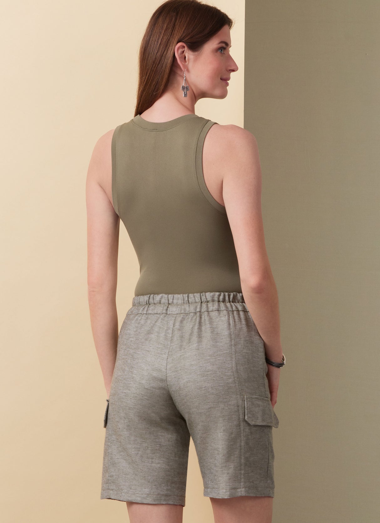 Patron Butterick n°6998 - Short ou pantalon semi-ajusté avec taille partiellement élastiquée