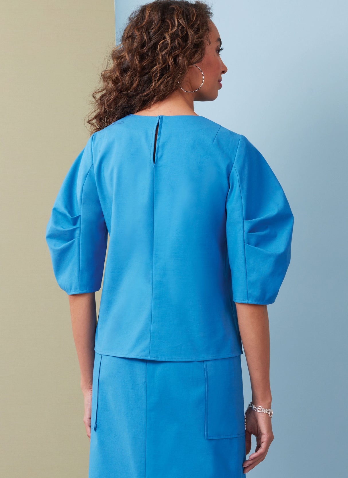 Patron Butterick n°7002 - Ensemble haut à manches bouffantes, jupe et pantalon fuselé