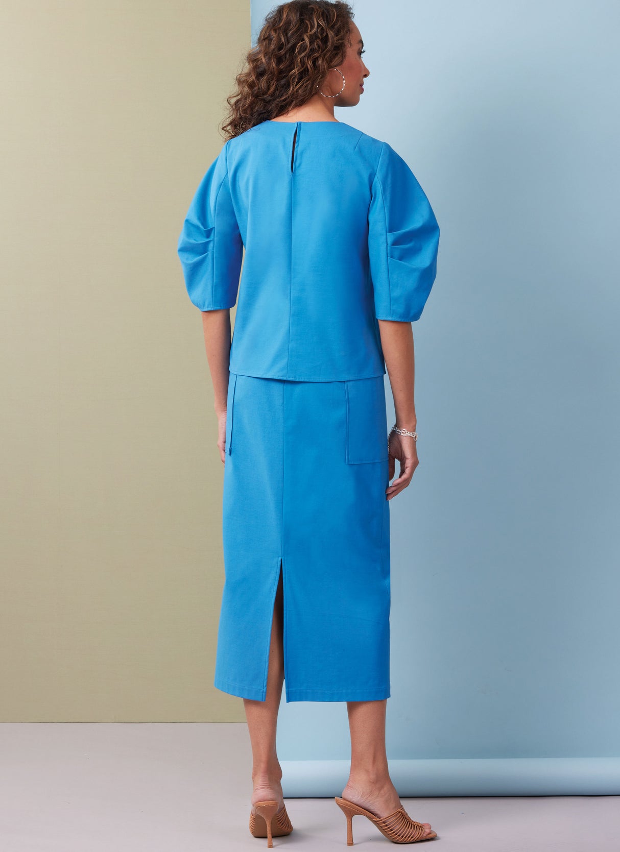 Patron Butterick n°7002 - Ensemble haut à manches bouffantes, jupe et pantalon fuselé