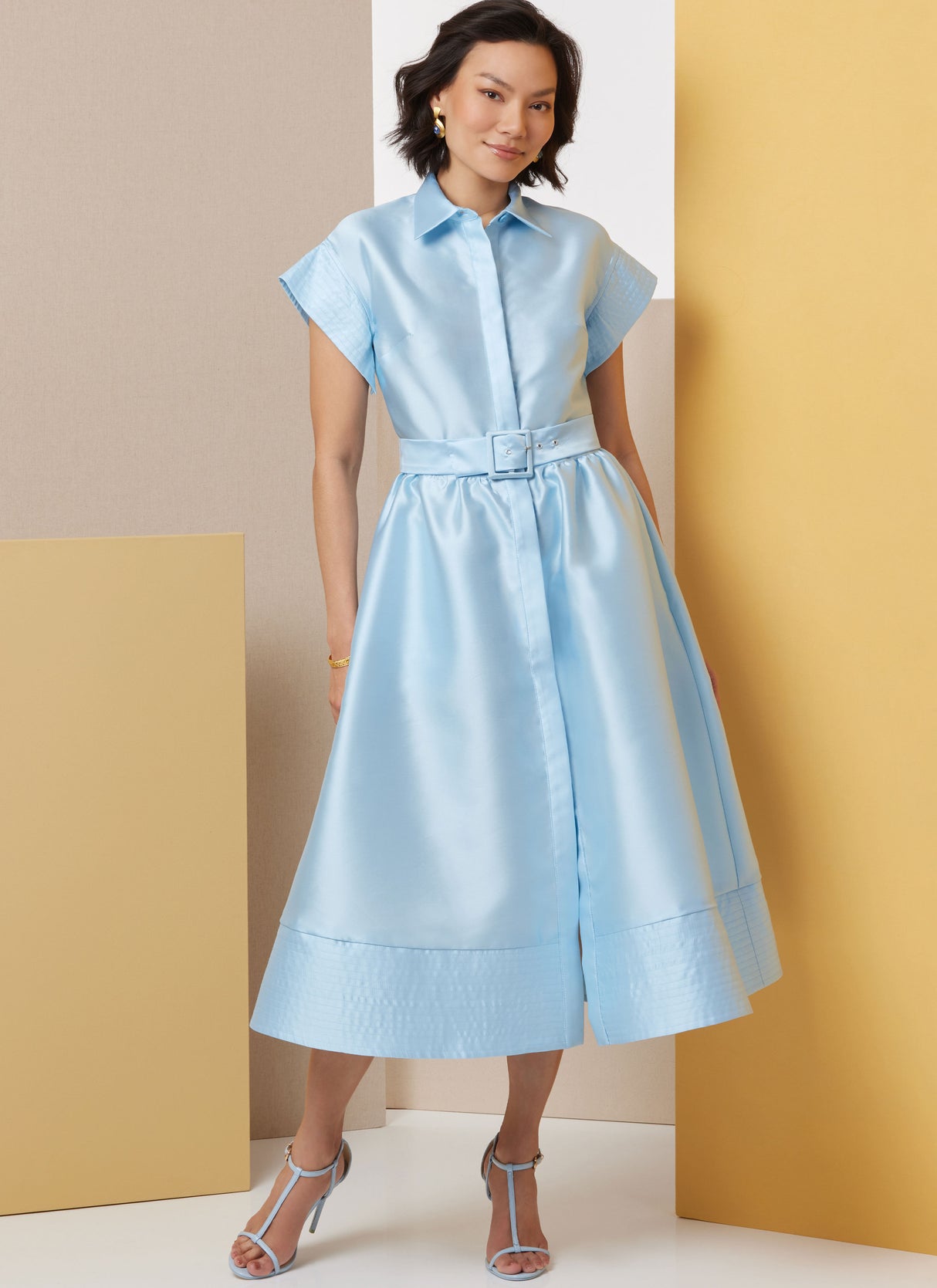 Patron Butterick n°7021 – Robe trapèze à col pointu et poches