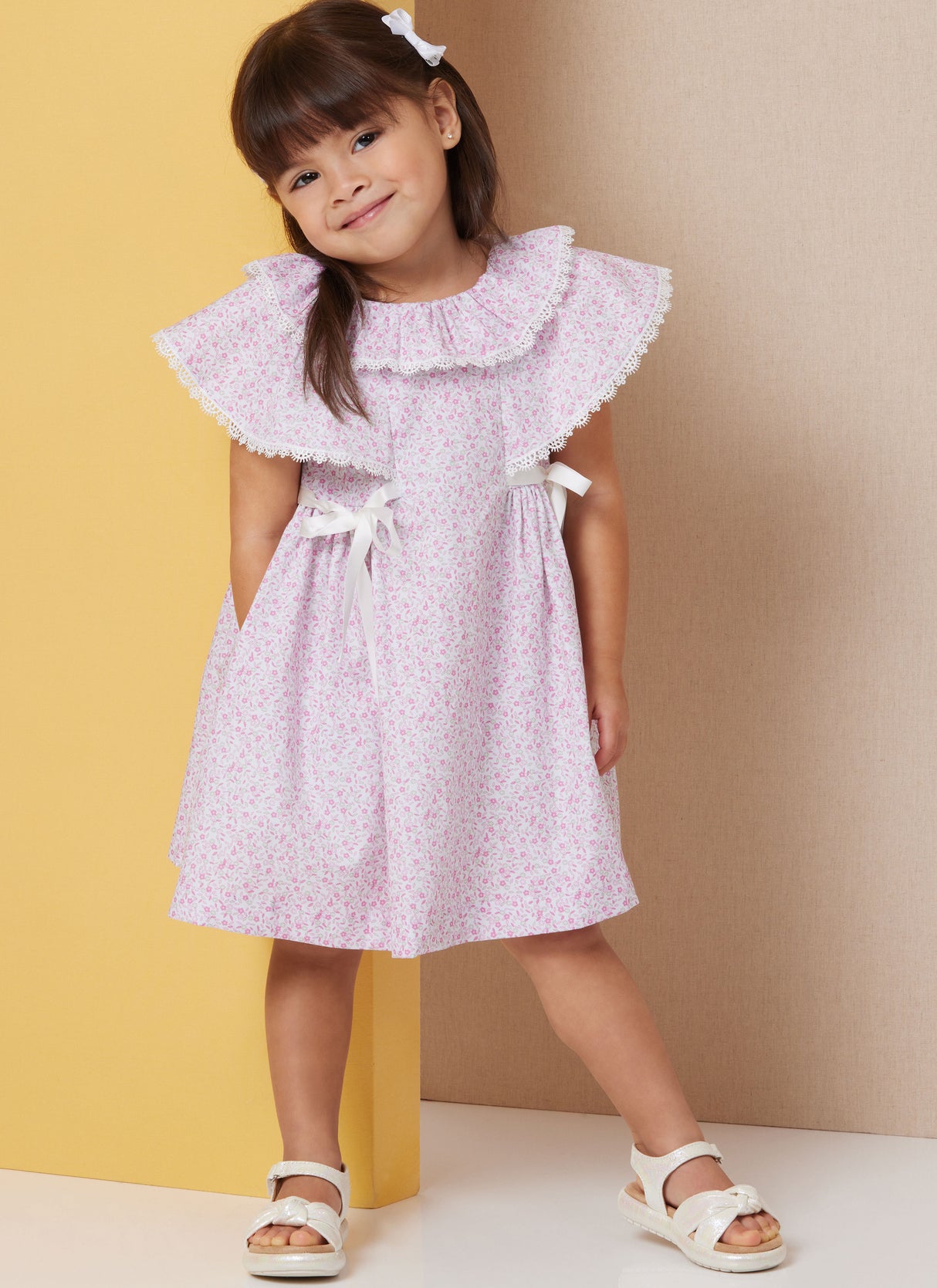 Patron Butterick n°7032 – Robe bébé col pétale & manches