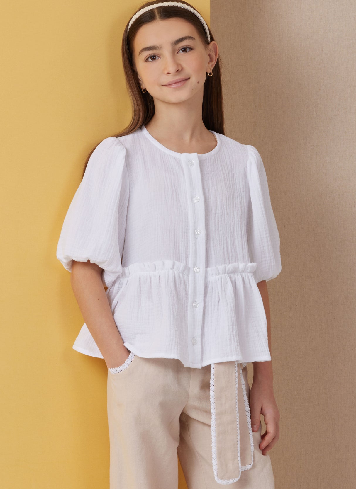 Patron Butterick n°7034 – Top boutonné, shorts et pantalon à sash pour enfants