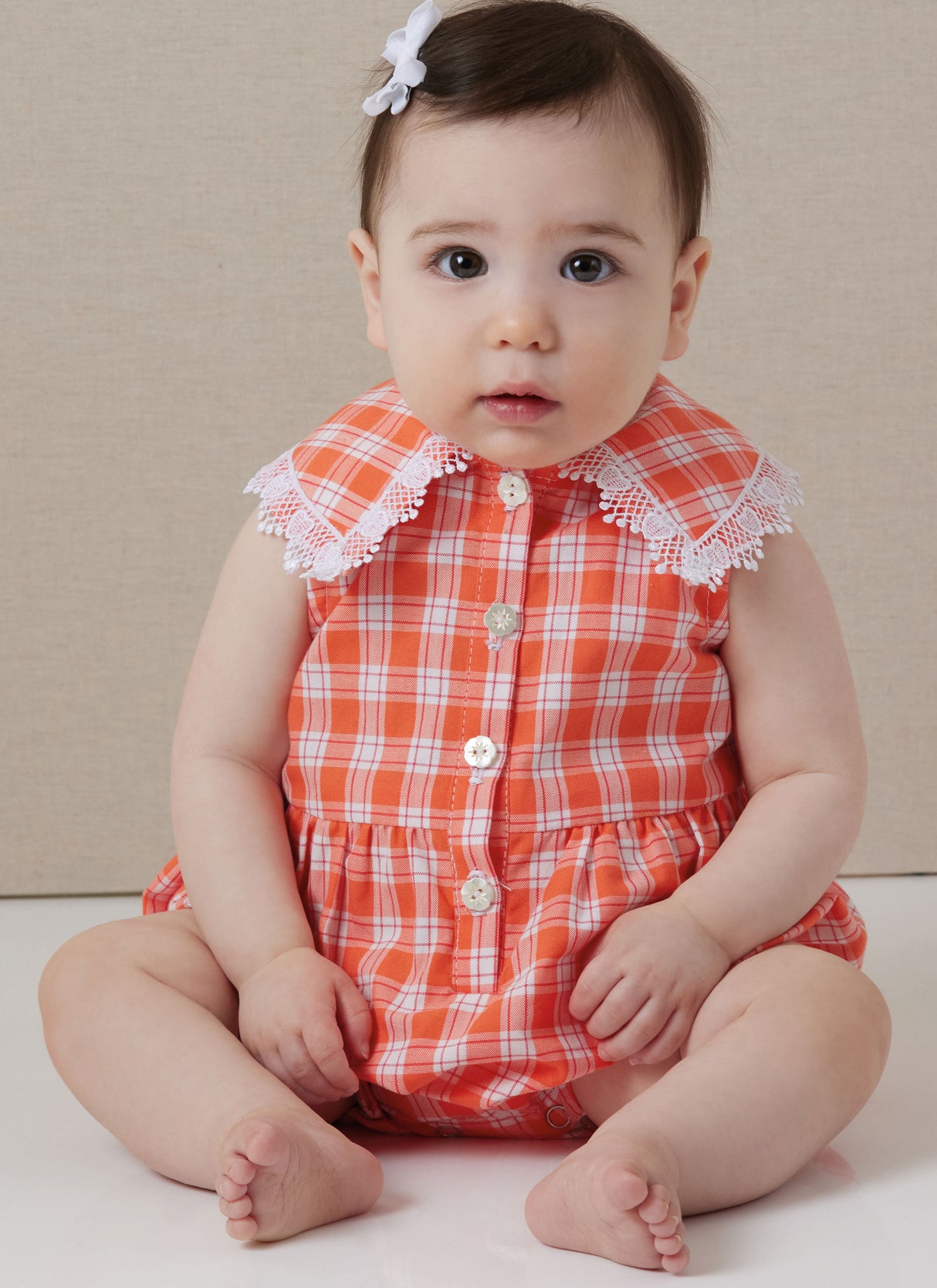 Patron Butterick n°7048 – Romper bébé boutonné