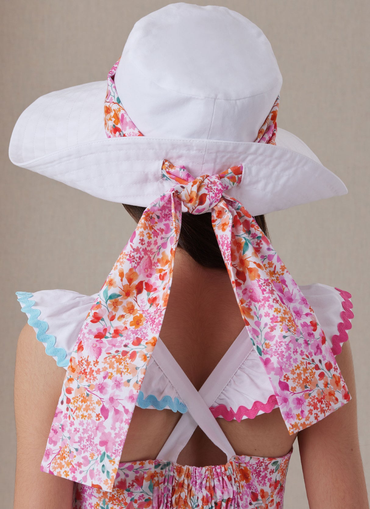 Patron Butterick n°7051 – Robe à étages et chapeau
