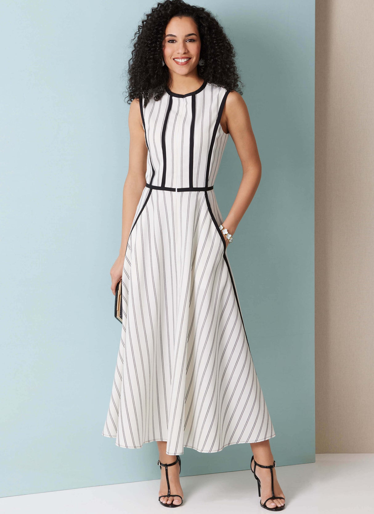 Patron Butterick n°7076 – Robe ajustée et évasée sans manches