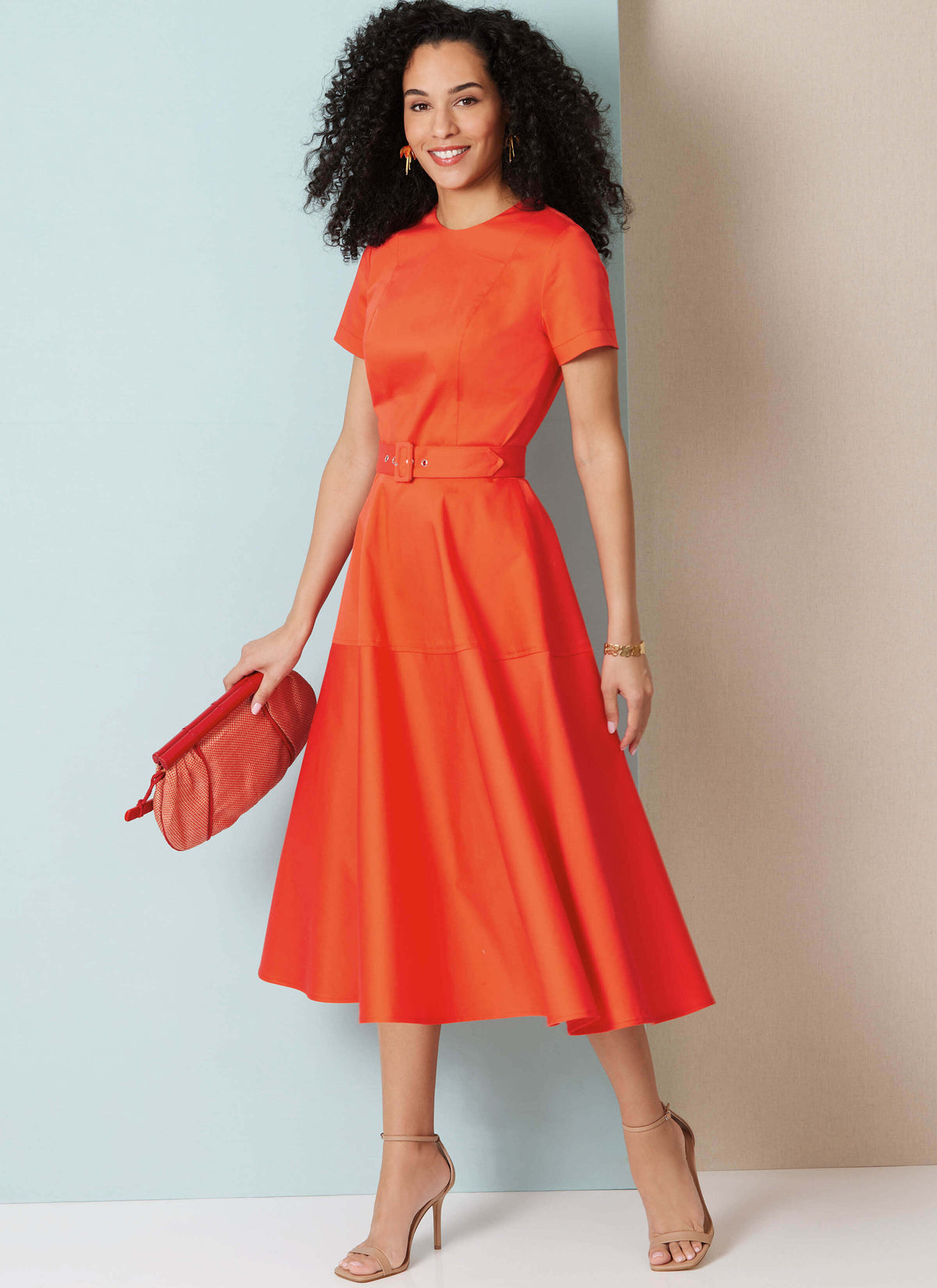 Patron Butterick n°7077 – Robe cintrée à coutures princesse