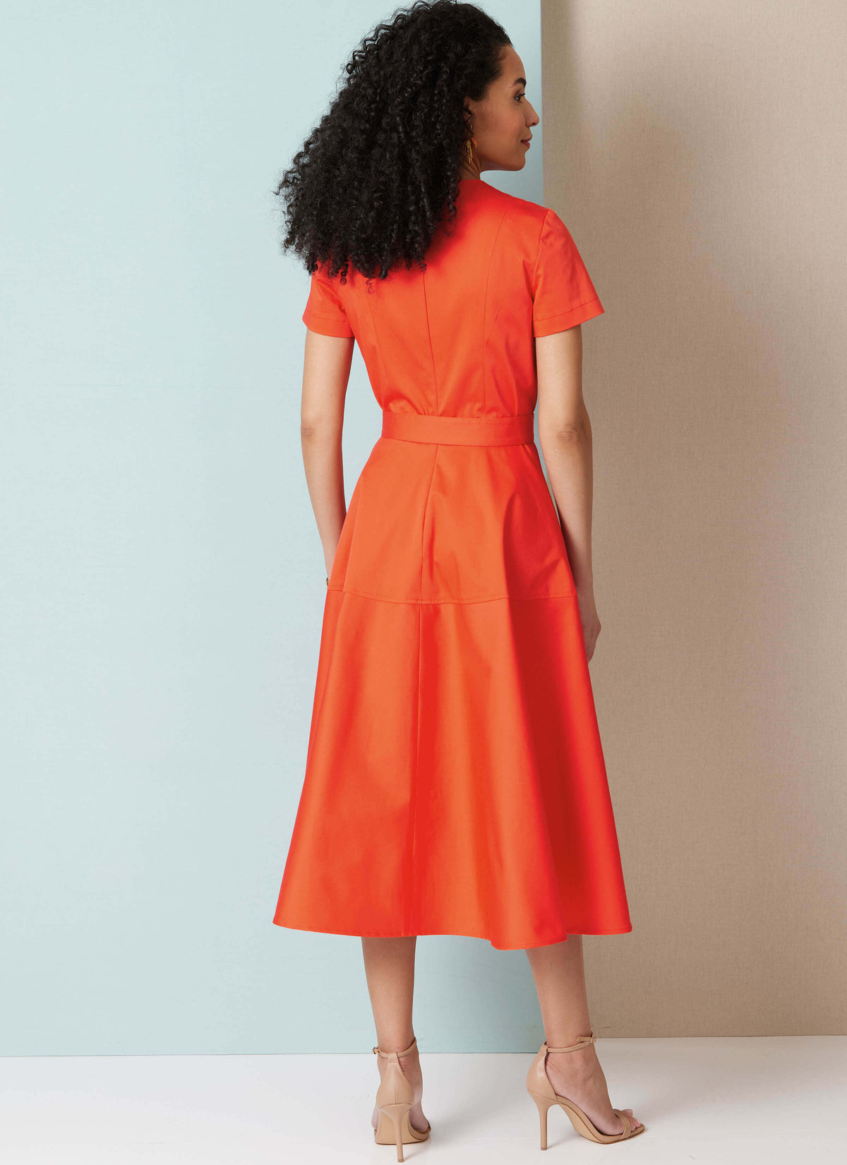 Patron Butterick n°7077 – Robe cintrée à coutures princesse