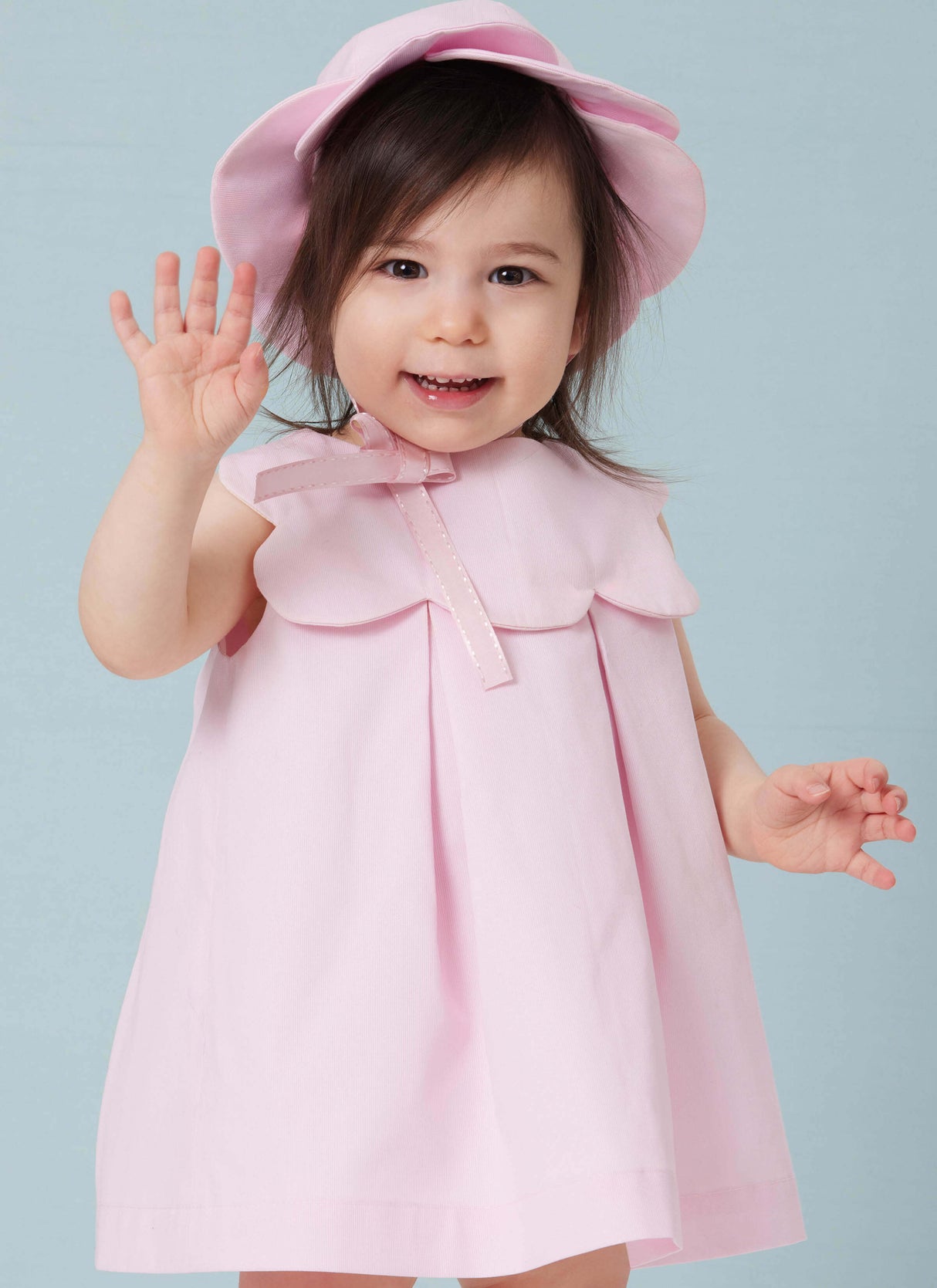 Patron Butterick n°7086 – Robe, culotte et bonnet pour tout-petit