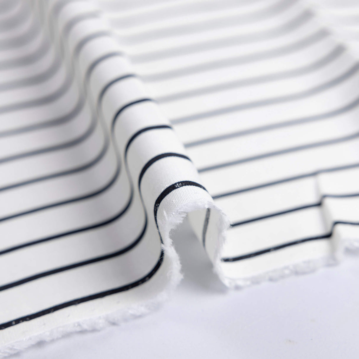 Twill 100% viscose – Rayé noir et écru