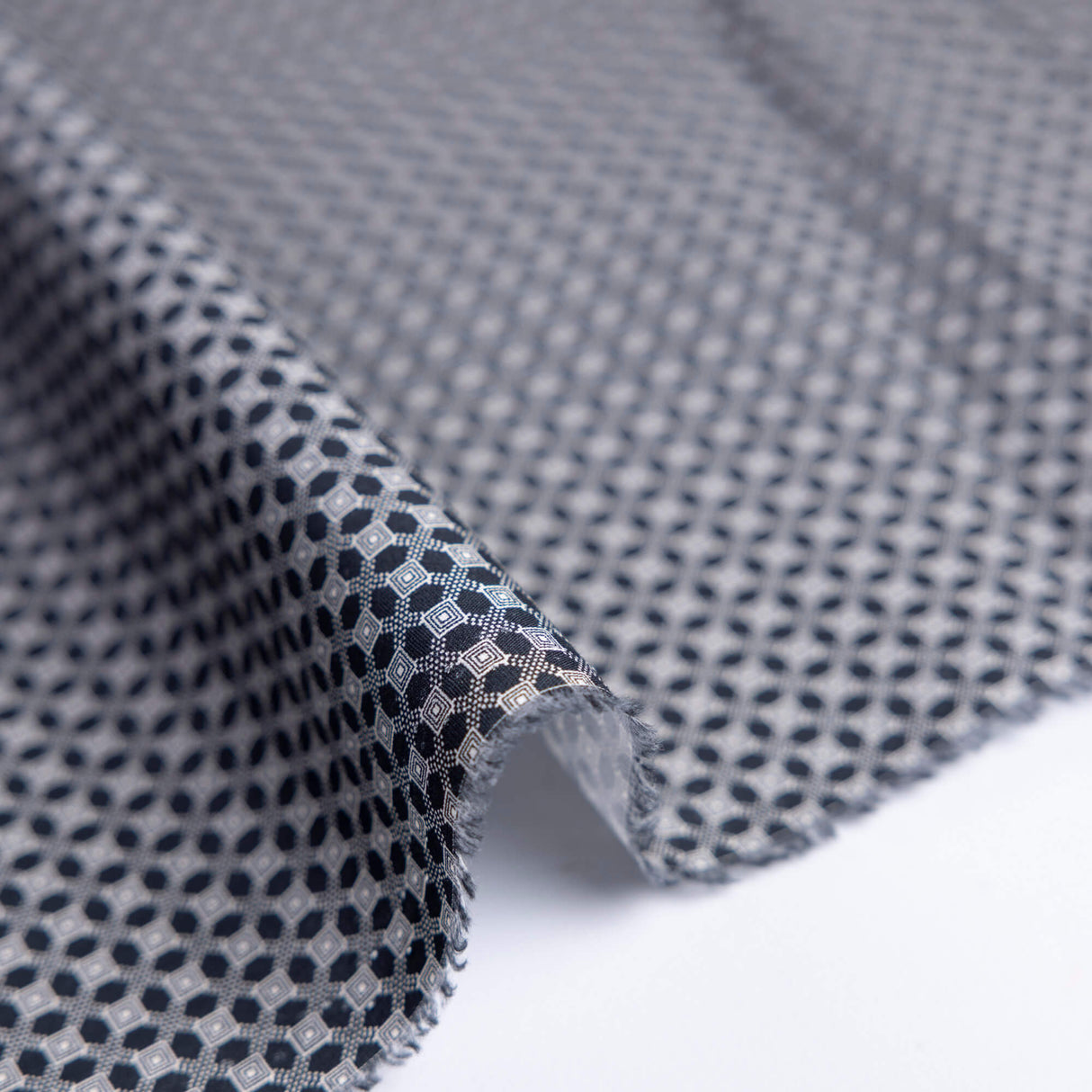 Popeline 100% coton – Motif géométrique blanc et noir