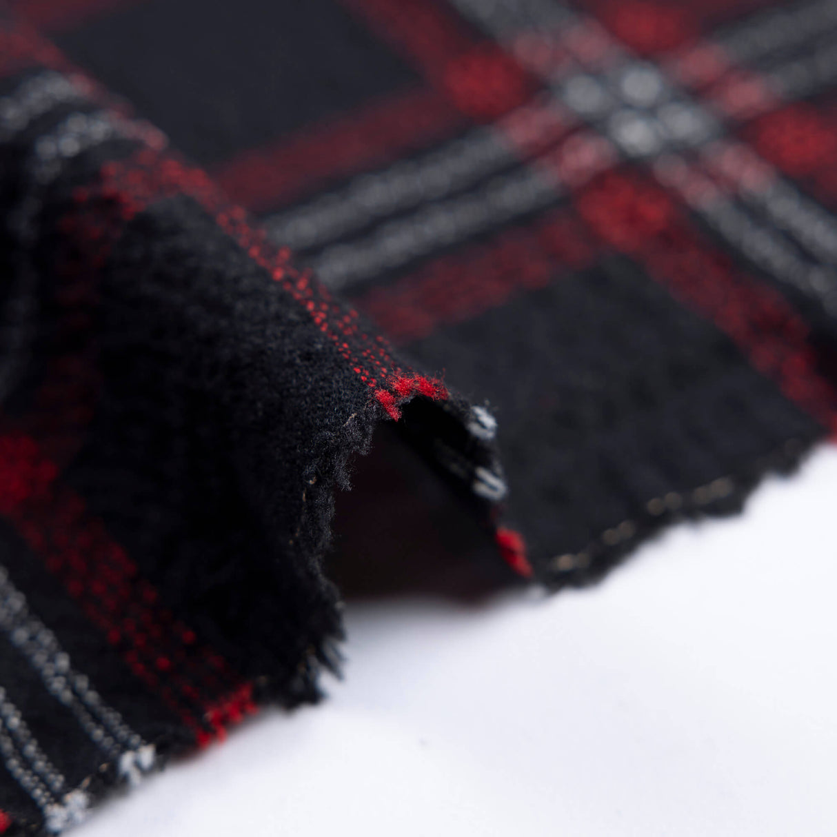 Tissu tailleur seersucker en laine vierge – Carreaux rouge et blanc fond noir