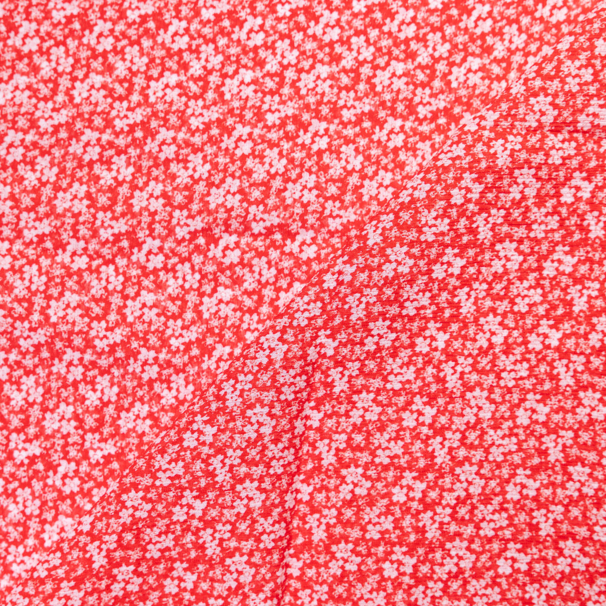 Mousseline 100% viscose – Micro fleurs blanches fond rouge
