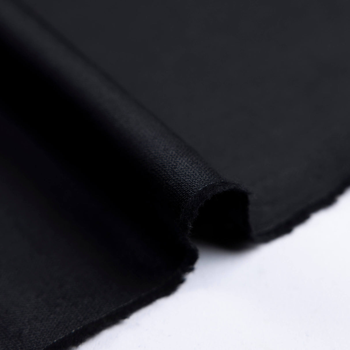 Tissu tailleur 100% laine vierge super 100’s – Noir