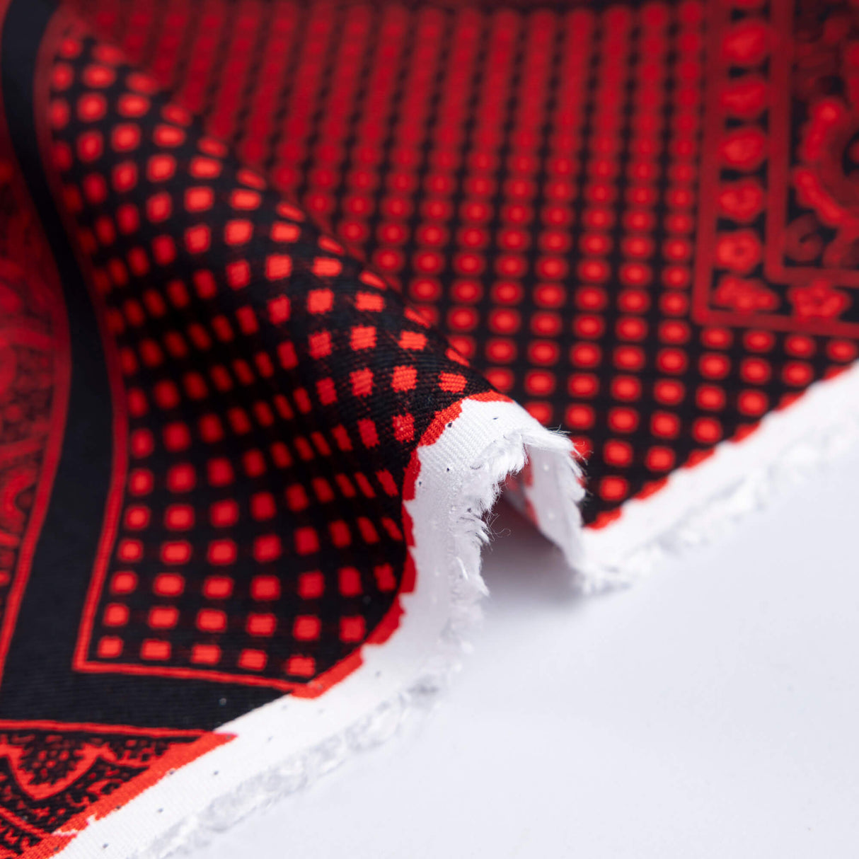 Twill 100% viscose – Patchwork rouge et noir