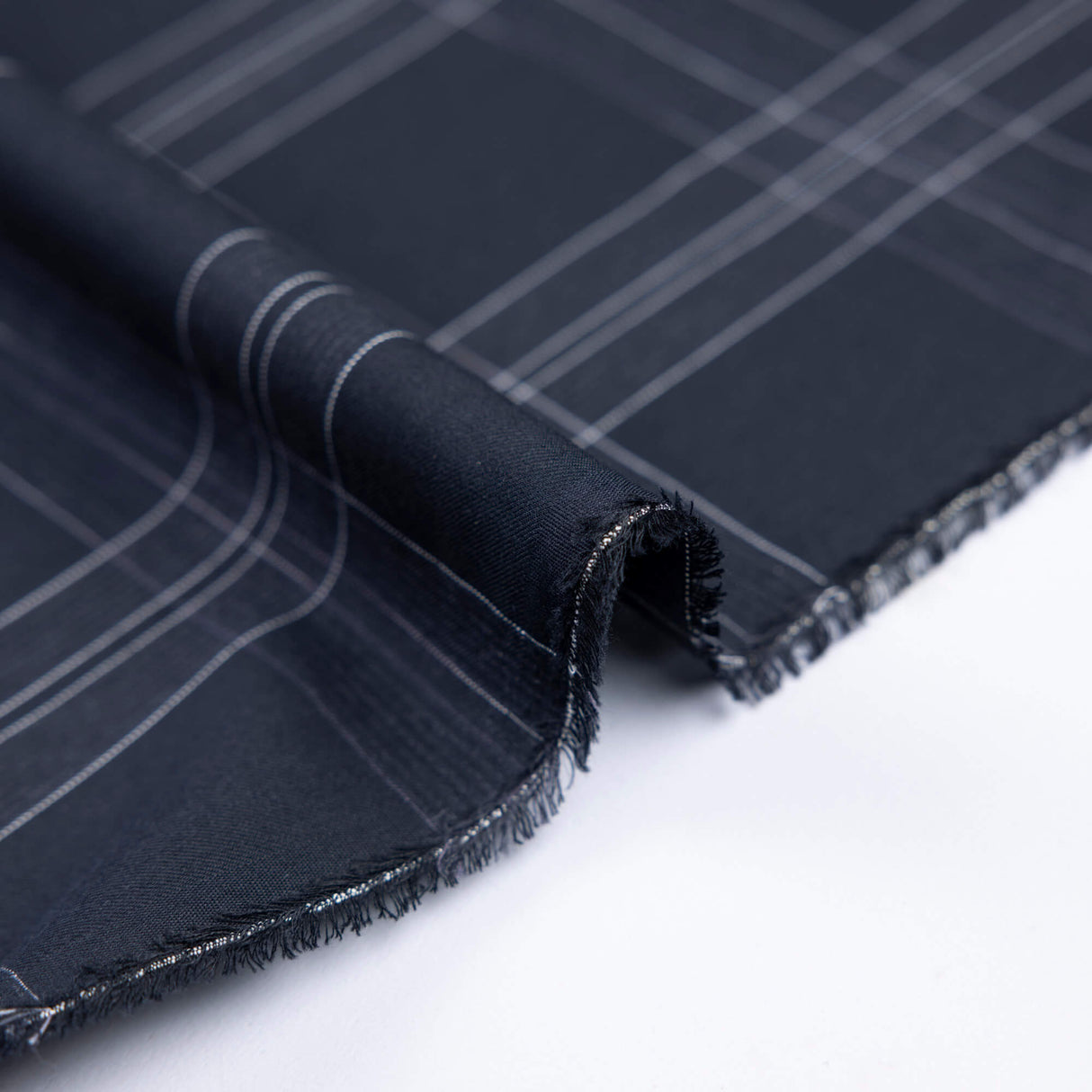 Popeline 100% coton – Carreaux fins fond noir