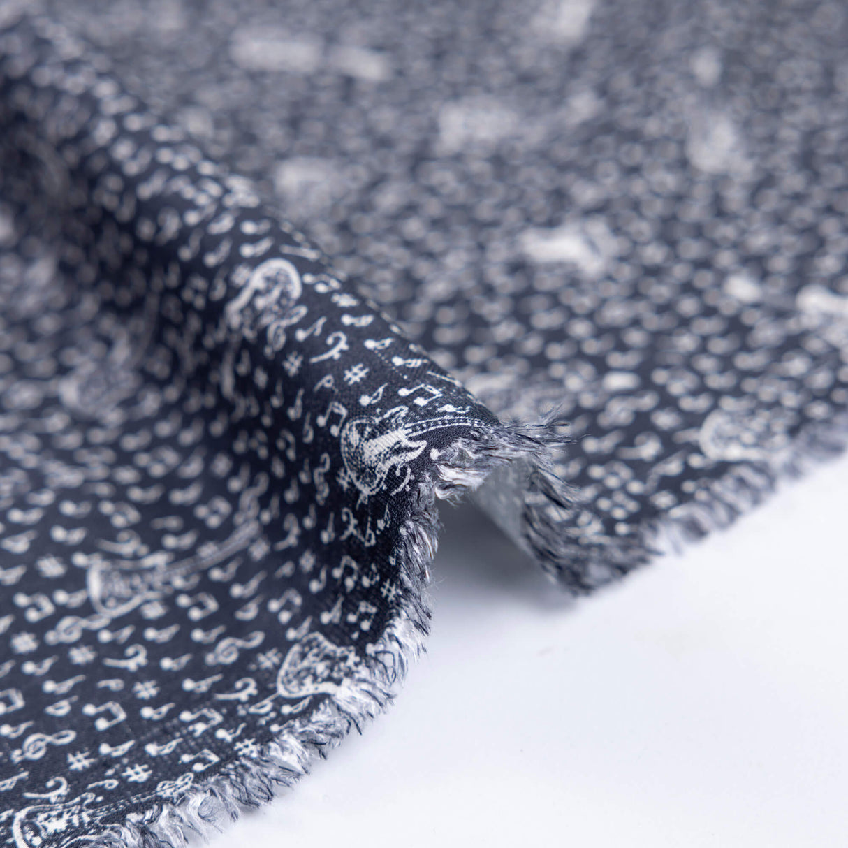 Twill 100% viscose – Motif guitares fond noir