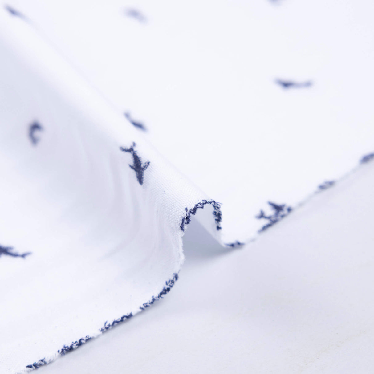 Oxford 100% coton – Requins bleu fond blanc