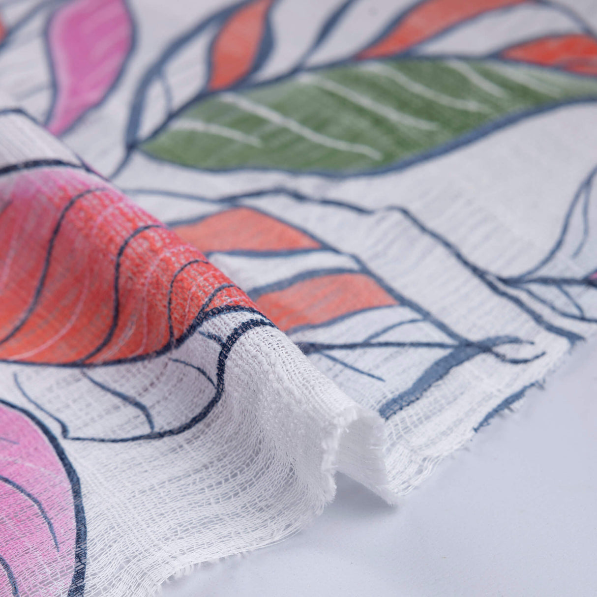 Gaze 100% coton – Feuilles multicolores fond blanc